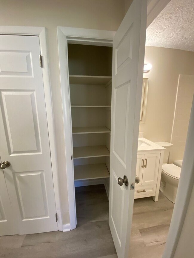 Building Photo - North AVL - Totally renovated 2 bedroom, 1...
