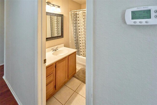 Building Photo - 2712 Settlement Dr