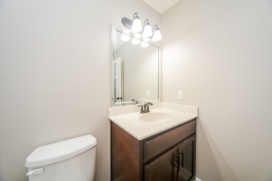 Building Photo - 5714 Kingsman Dr