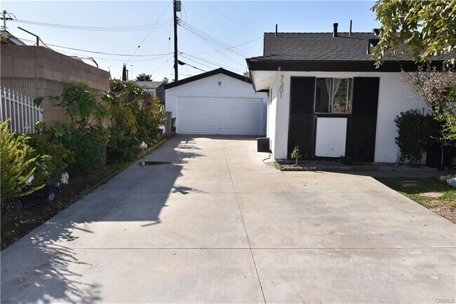 Building Photo - 7301 Braeburn St