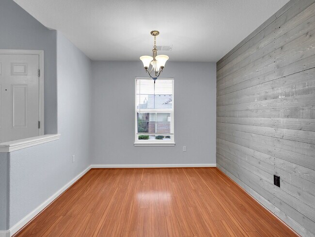 Building Photo - $1,750.00, Gorgeous 2-bed, 2-bath condo located in Aurora.