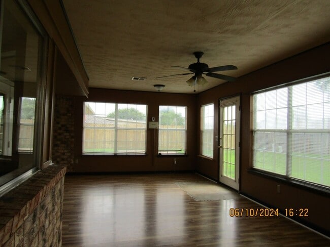 Building Photo - Great home located in Terrace Hills!