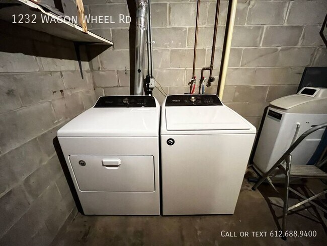 Building Photo - 3 Bed 3 Bath Townhome - 2 Car Attached Gar...