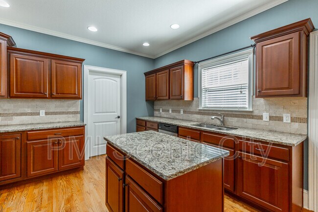 Building Photo - 8802 Mckenzie Farm Dr