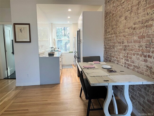 Building Photo - 64 Sagamore Rd