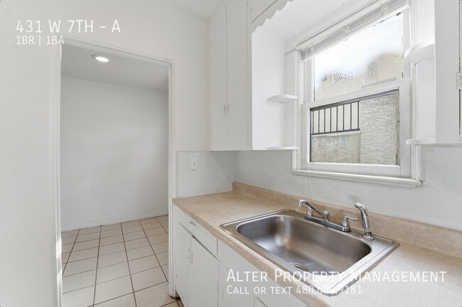 Building Photo - 431 W 7th St