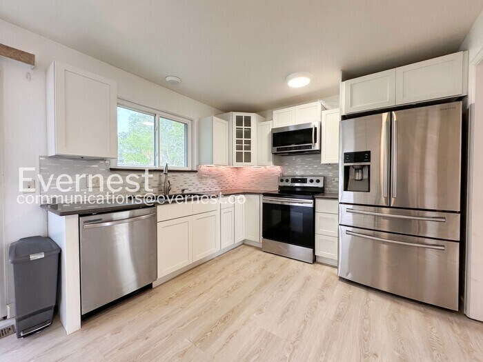 Building Photo - 9225 Clermont Dr