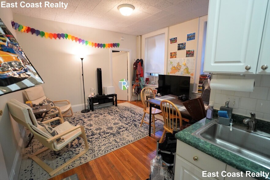 Primary Photo - 1455 Beacon St
