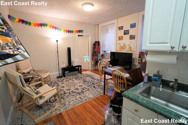 Building Photo - 1455 Beacon St