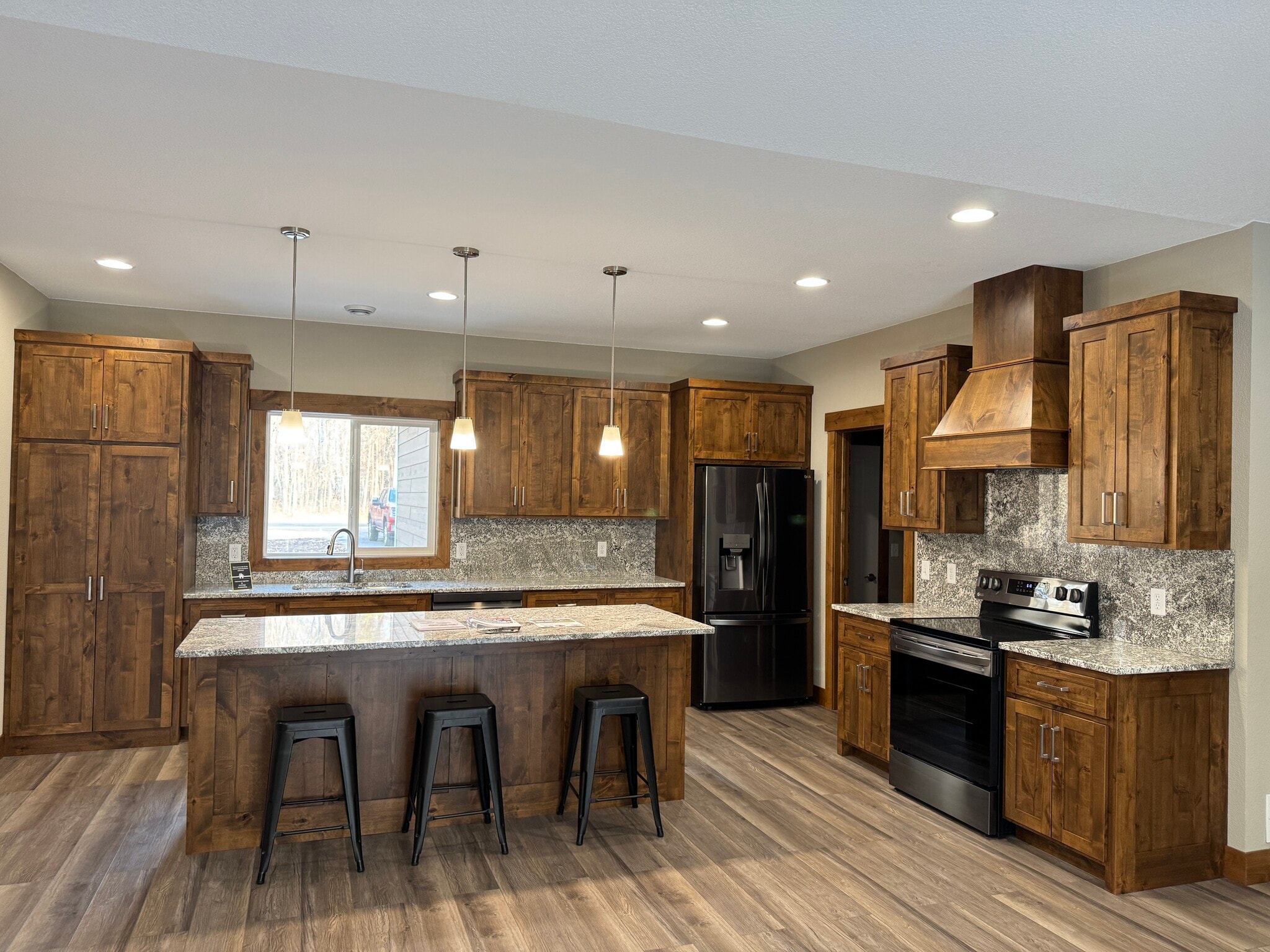 Large island with built in microwave - 11573 Forestview Dr