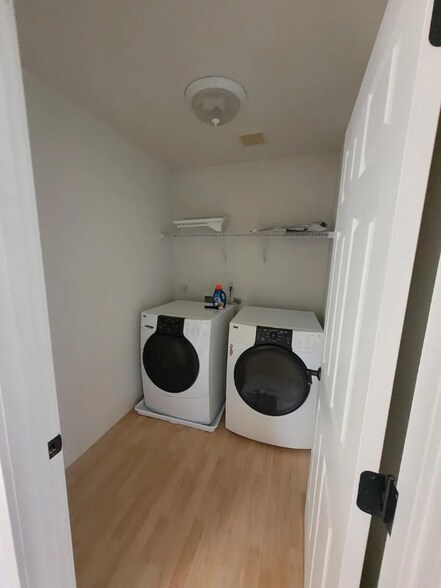 Building Photo - 5686 NE Canard Dr