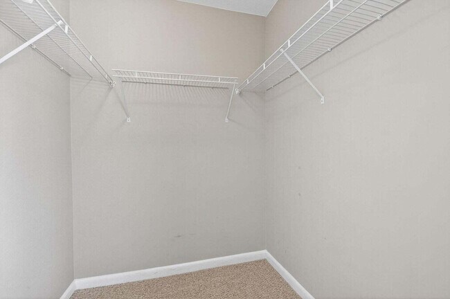 Building Photo - 335 Pine Ridge Cir