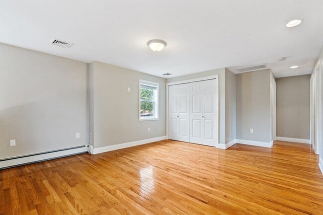 Building Photo - 31 Wethersfield Rd