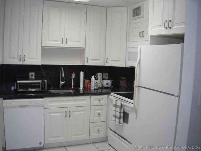 Building Photo - 4169 SW 67th Ave