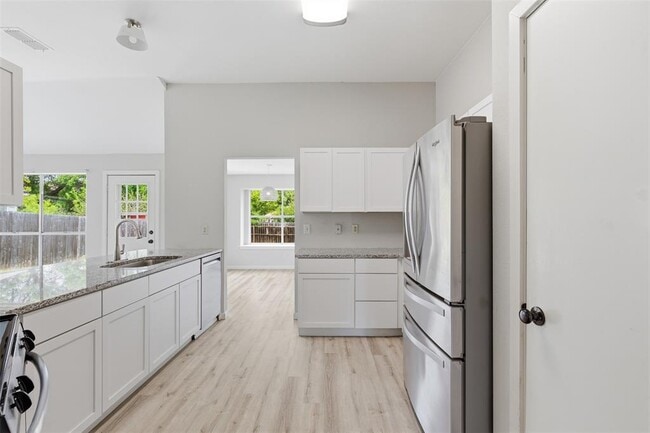 Building Photo - 508 Battlecreek Ln