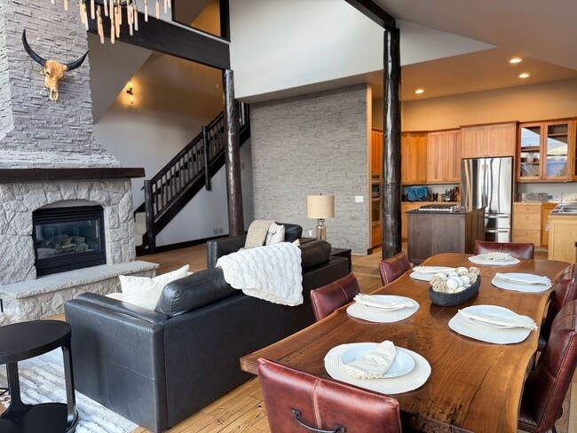 Primary Photo - Gorgeous furnishings, Views, Luxury, Deck, Fireplaces, 4 bedroom in Breckenridge. Winter Seasonal...