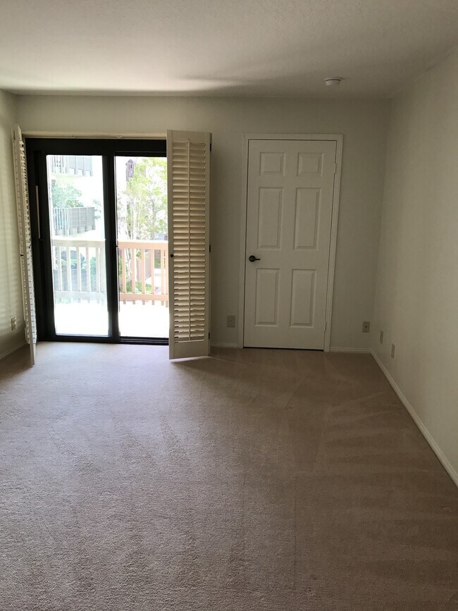 Building Photo - 2BD Condo in Silicon Beach Area Available ...
