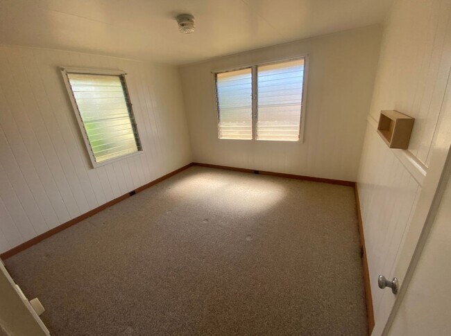 Building Photo - Hanapepe 3 bed 1.5 bath