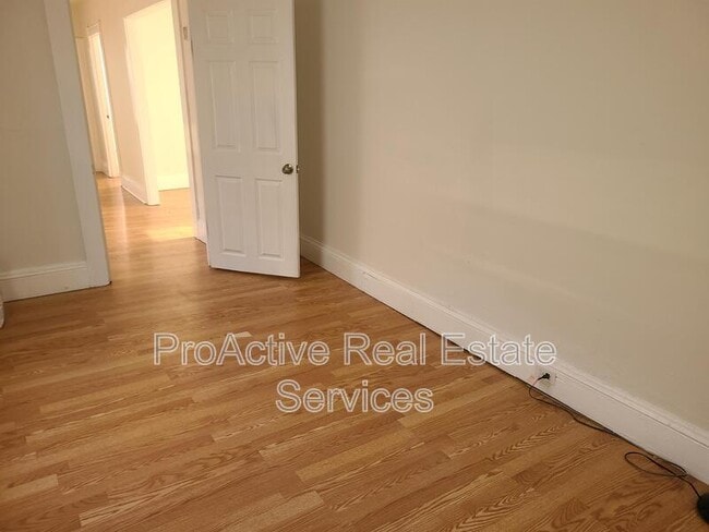 Building Photo - 3225 Lyons Ave