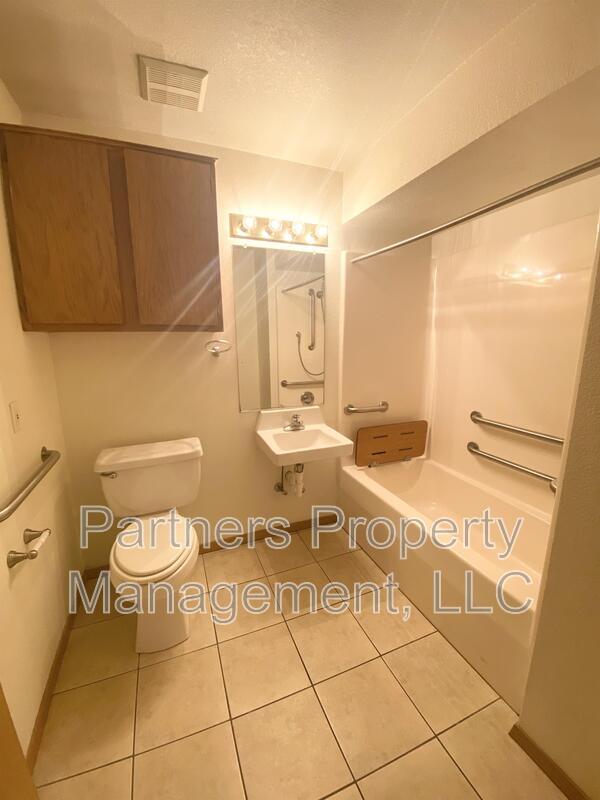 Building Photo - 860 S Curtis Ave