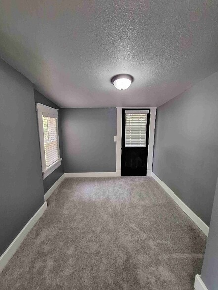 Building Photo - 217 S Black Ave
