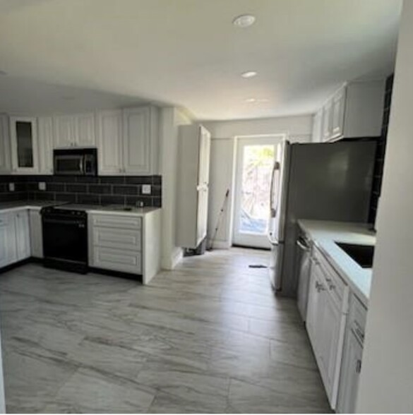Building Photo - 7415 SW 31st St