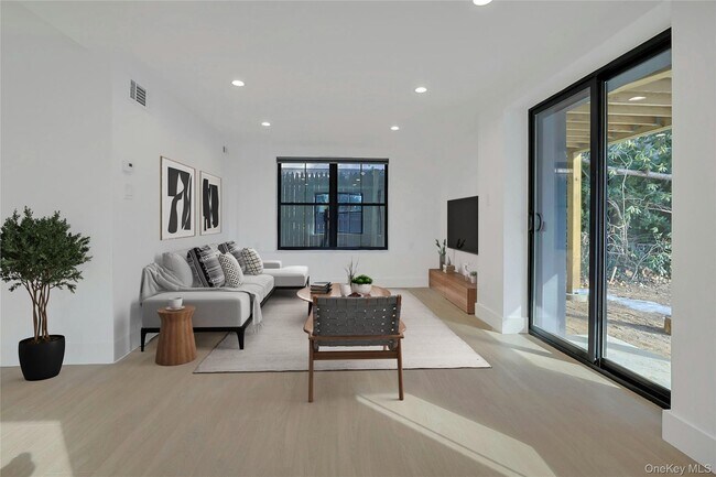 Building Photo - 229 Piermont Ave