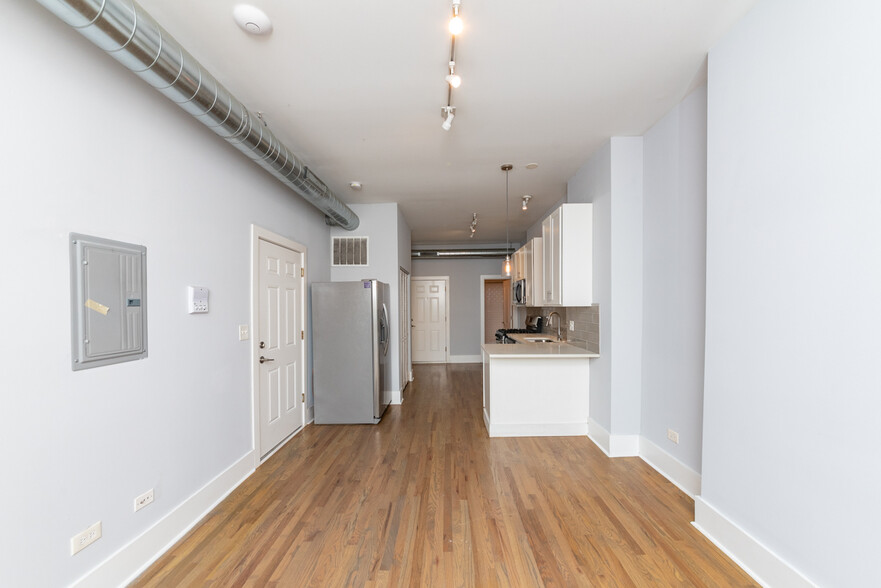 Building Photo - 1728 W 21st Pl