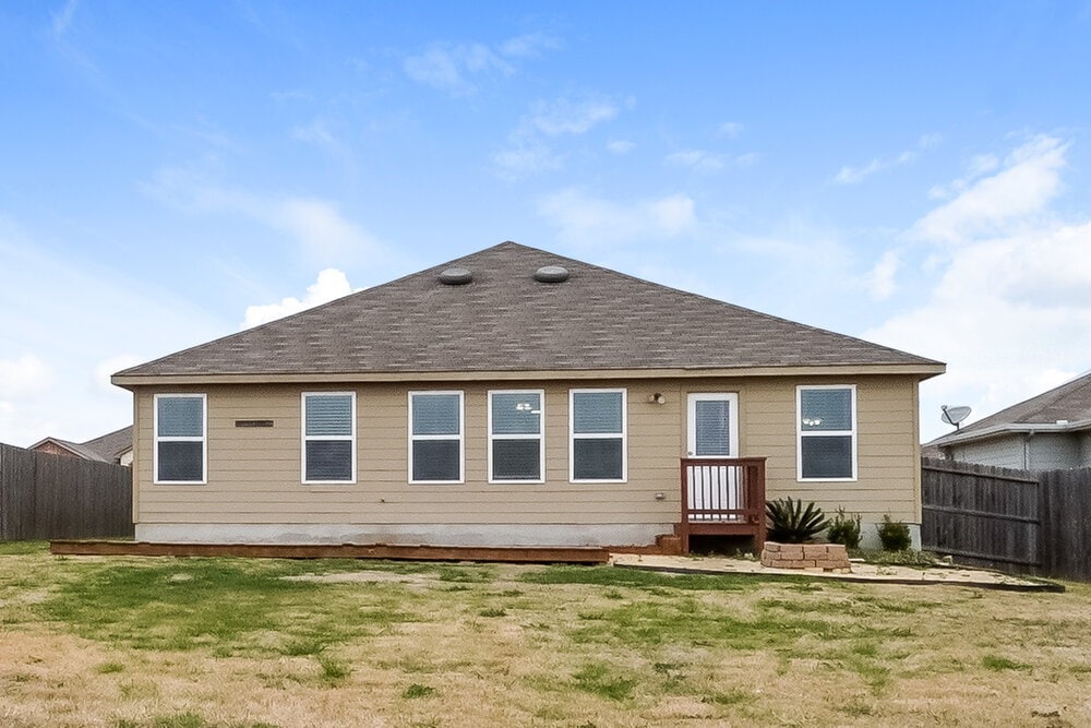 Building Photo - 123 Fabarm Ln