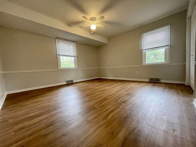 Building Photo - GORGEOUS AND SPACIOUS, 3 BED/2BATH RANCH H...