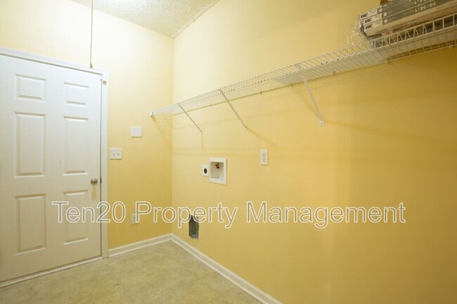 Building Photo - 54 Apache Trail