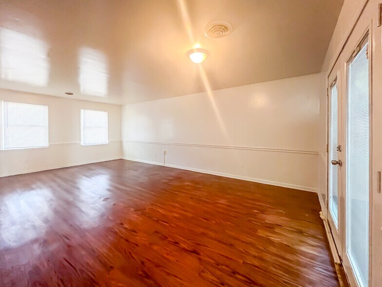 Building Photo - 5207 Cheshire Dr