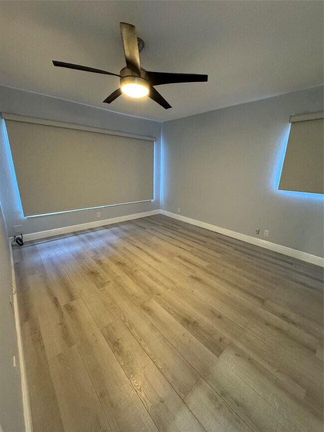 Building Photo - 1101 Crystal Lake Dr