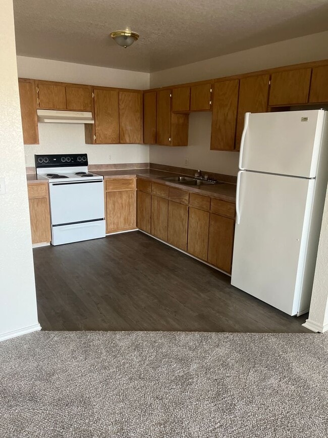 Building Photo - 3114 Oak Ln