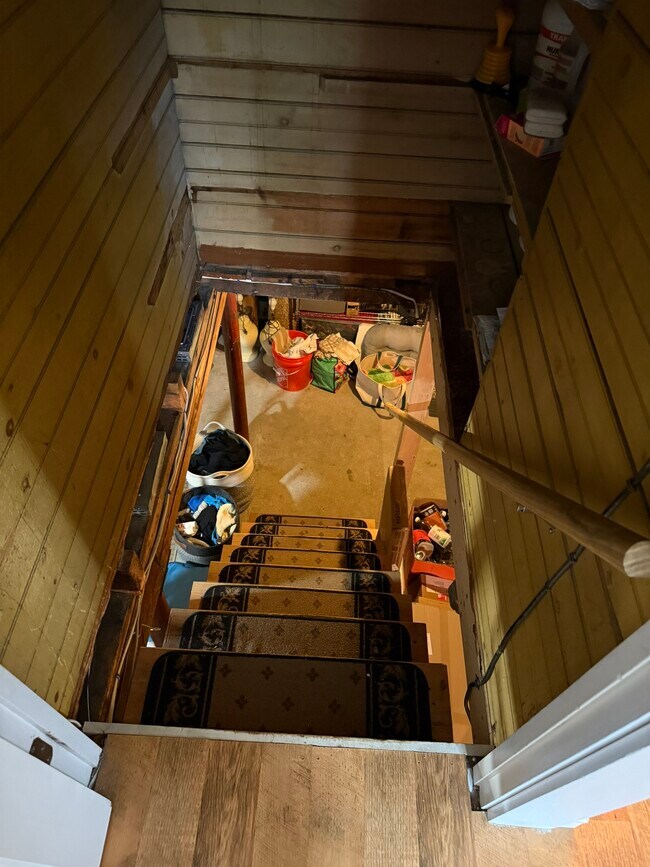 very large basement w tons of storage space - 22 Hawthorne St