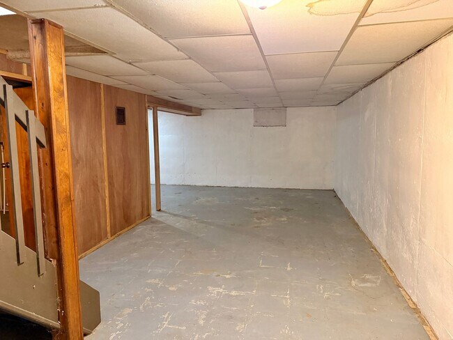 Building Photo - 3112 S Vermont Ave
