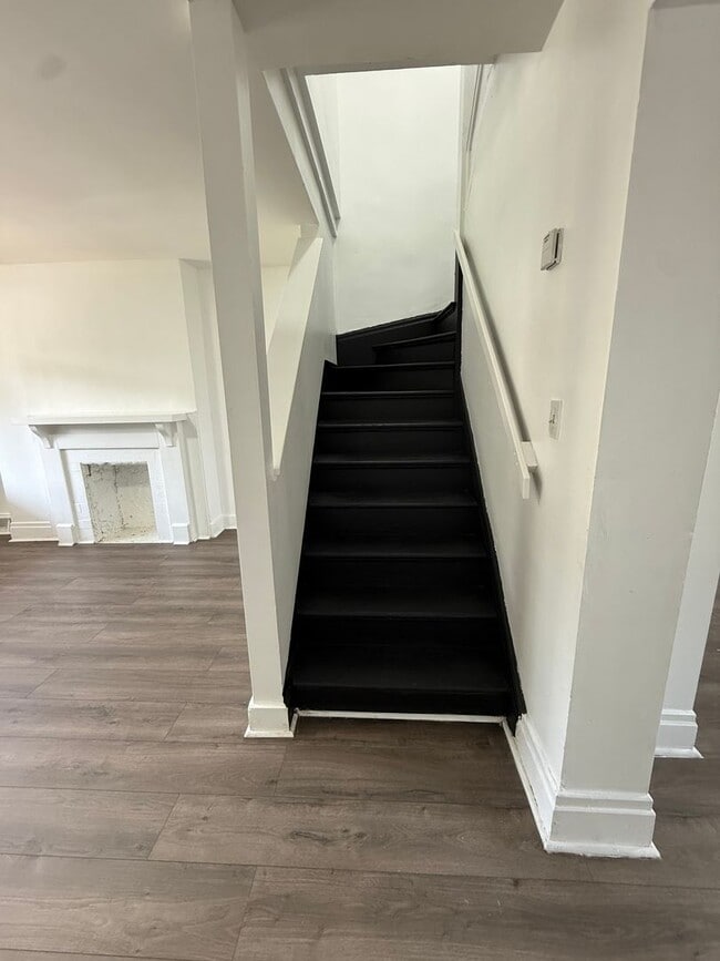 Building Photo - 2-Bedroom Home with Fenced Yard – Minutes from Downtown Pittsburgh