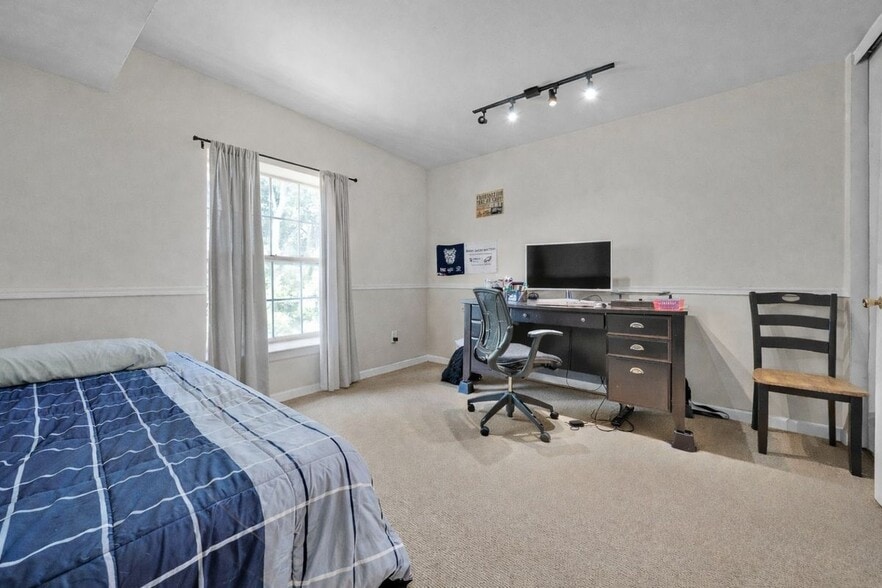 Building Photo - 510 Deer Run