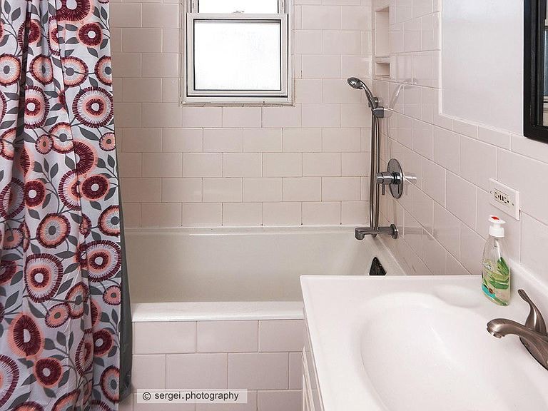 Building Photo - 45-45-4159 159th St