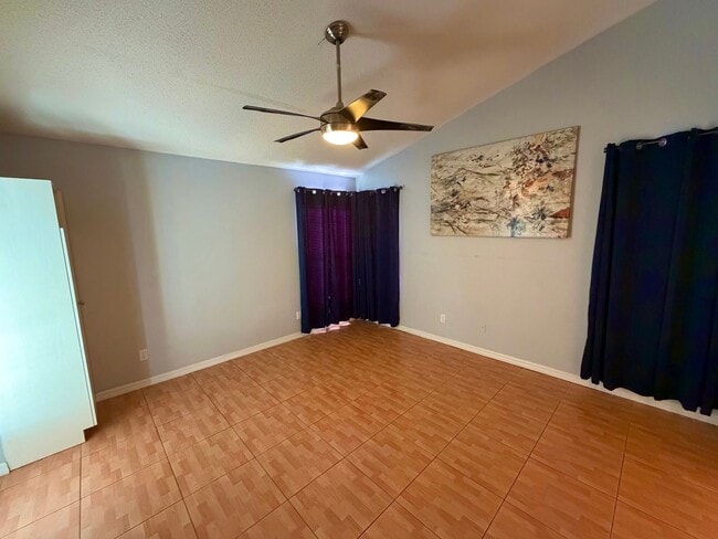 Building Photo - 2498 River Ridge Dr