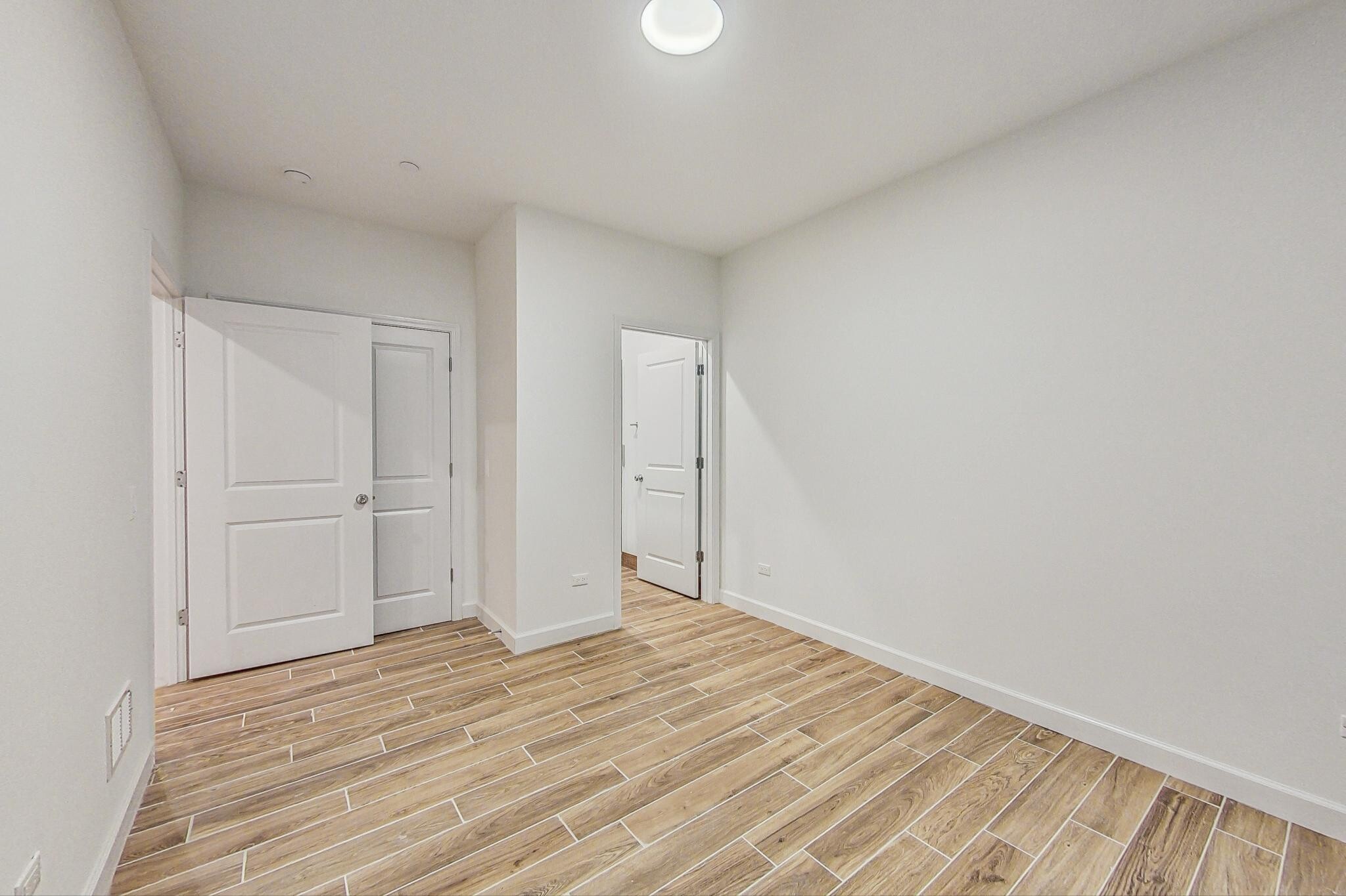 Building Photo - 5126 S Kenwood Ave