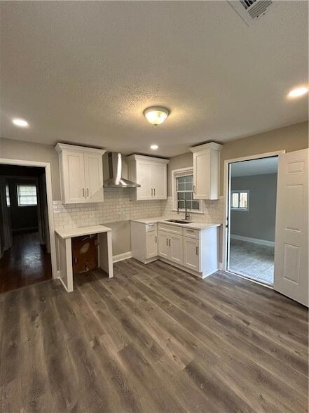 Building Photo - 261 Palms Ln SW