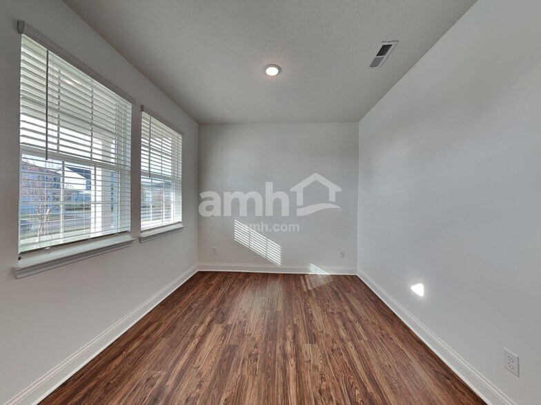 Building Photo - 8453 Northpoint Dr