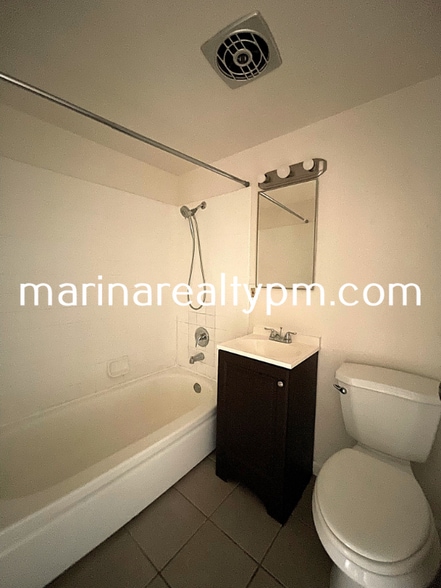 Building Photo - 240 Holly St