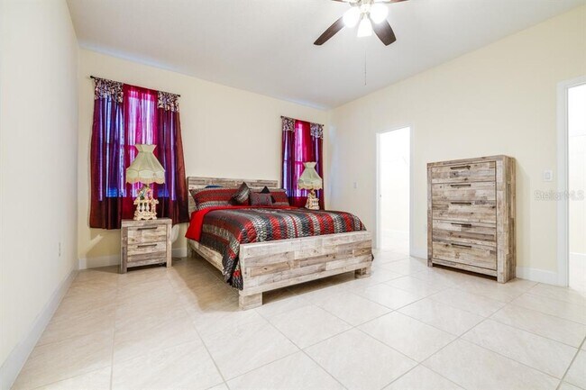 Building Photo - 520 Nogales Ct