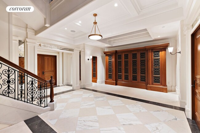 Building Photo - 4 E 64th St