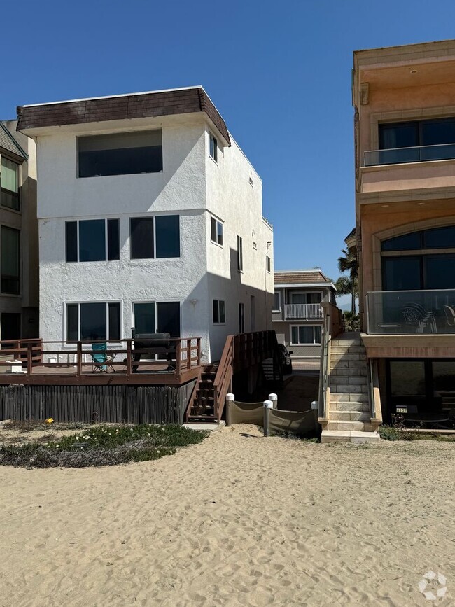 Building Photo - Surfside Gated Community - Tri-Level 3Bd 2