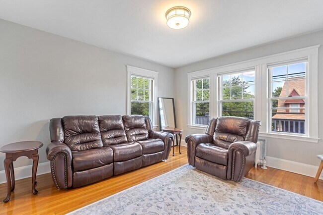 Building Photo - 1045 Adams St