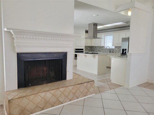 Building Photo - 4307 Willow Beach Dr