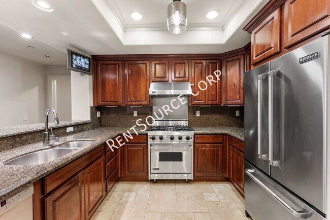 Building Photo - 12044 Hoffman St